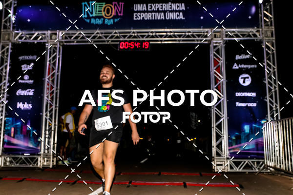 Buy your photos of the eventNeon Night Run 2019 - Brasilia on Fotop