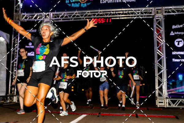 Buy your photos of the eventNeon Night Run 2019 - Brasilia on Fotop