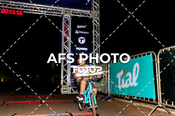 Buy your photos of the eventNeon Night Run 2019 - Brasilia on Fotop