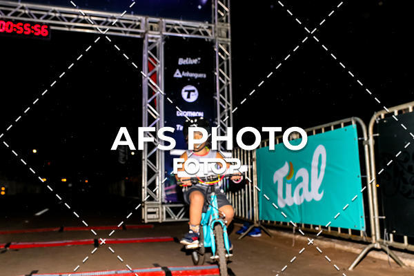 Buy your photos of the eventNeon Night Run 2019 - Brasilia on Fotop