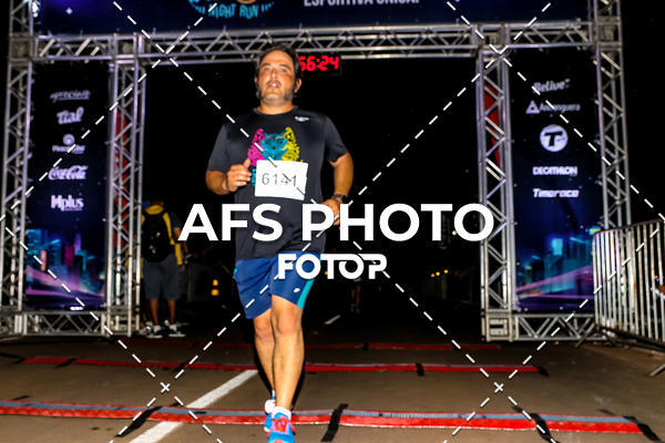 Buy your photos of the eventNeon Night Run 2019 - Brasilia on Fotop