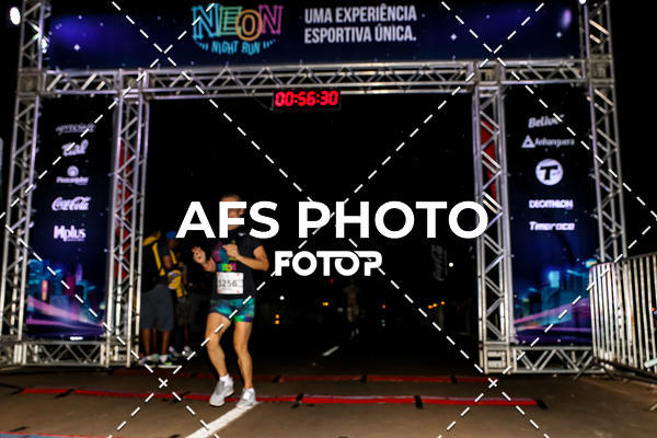 Buy your photos of the eventNeon Night Run 2019 - Brasilia on Fotop