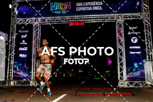 Buy your photos of the eventNeon Night Run 2019 - Brasilia on Fotop