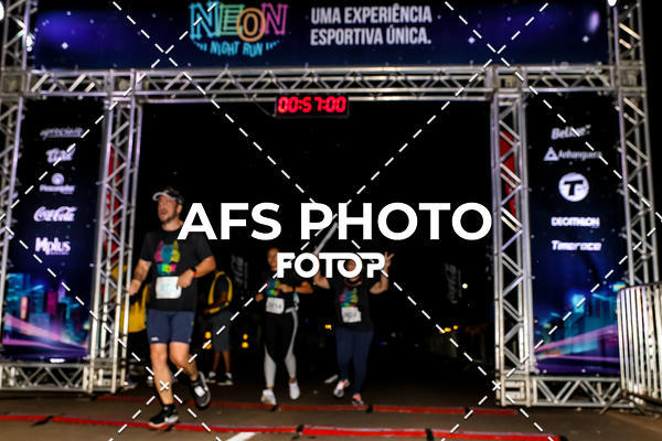 Buy your photos of the eventNeon Night Run 2019 - Brasilia on Fotop