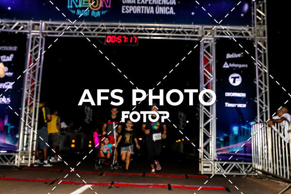 Buy your photos of the eventNeon Night Run 2019 - Brasilia on Fotop