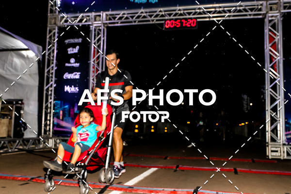 Buy your photos of the eventNeon Night Run 2019 - Brasilia on Fotop
