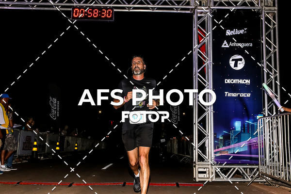 Buy your photos of the eventNeon Night Run 2019 - Brasilia on Fotop