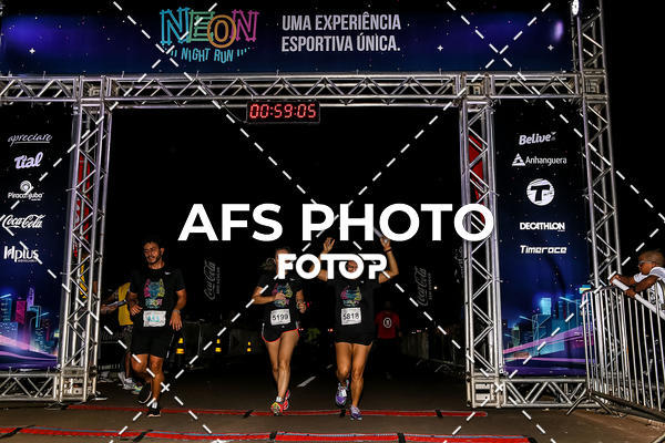 Buy your photos of the eventNeon Night Run 2019 - Brasilia on Fotop