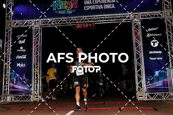 Buy your photos of the eventNeon Night Run 2019 - Brasilia on Fotop