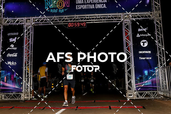 Buy your photos of the eventNeon Night Run 2019 - Brasilia on Fotop