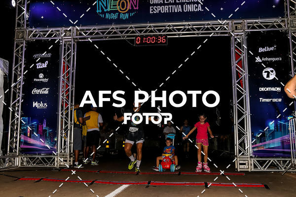 Buy your photos of the eventNeon Night Run 2019 - Brasilia on Fotop