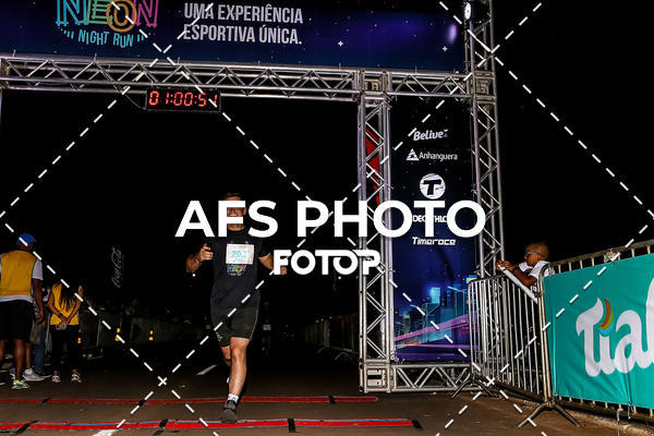 Buy your photos of the eventNeon Night Run 2019 - Brasilia on Fotop