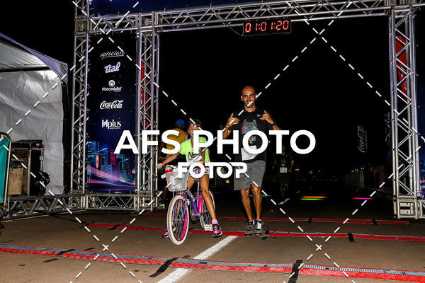 Buy your photos of the eventNeon Night Run 2019 - Brasilia on Fotop