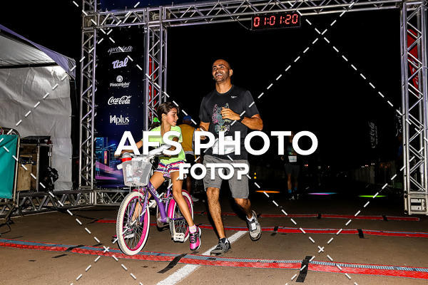 Buy your photos of the eventNeon Night Run 2019 - Brasilia on Fotop