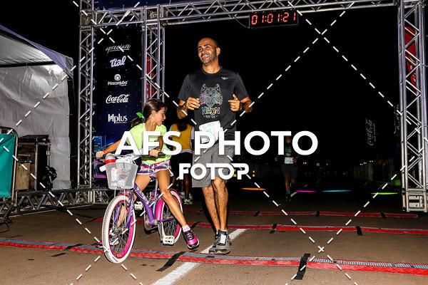 Buy your photos of the eventNeon Night Run 2019 - Brasilia on Fotop