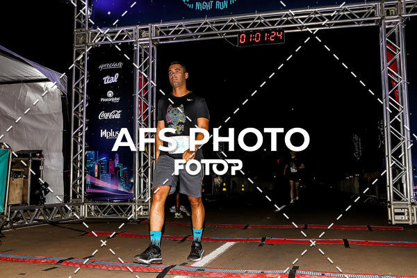 Buy your photos of the eventNeon Night Run 2019 - Brasilia on Fotop