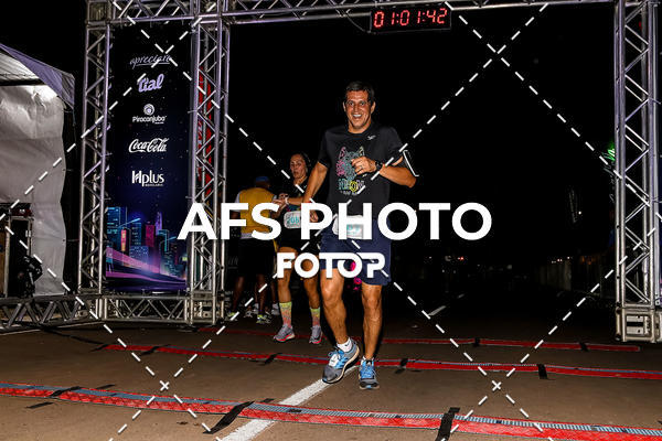 Buy your photos of the eventNeon Night Run 2019 - Brasilia on Fotop
