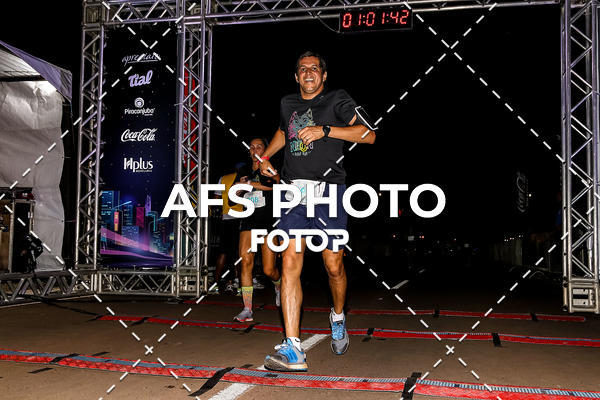 Buy your photos of the eventNeon Night Run 2019 - Brasilia on Fotop