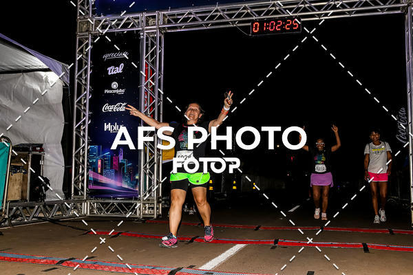 Buy your photos of the eventNeon Night Run 2019 - Brasilia on Fotop