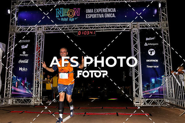 Buy your photos of the eventNeon Night Run 2019 - Brasilia on Fotop