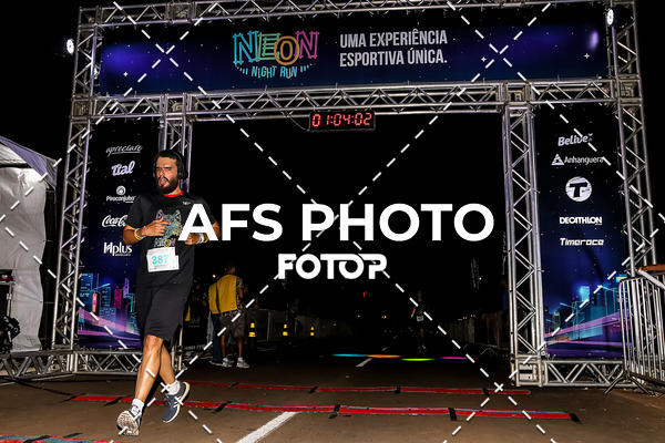 Buy your photos of the eventNeon Night Run 2019 - Brasilia on Fotop