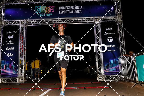 Buy your photos of the eventNeon Night Run 2019 - Brasilia on Fotop