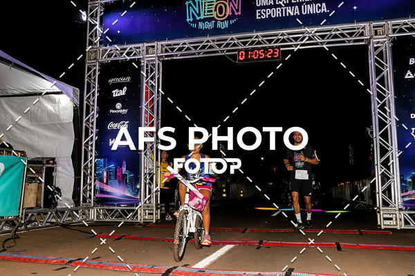 Buy your photos of the eventNeon Night Run 2019 - Brasilia on Fotop