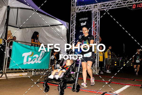 Buy your photos of the eventNeon Night Run 2019 - Brasilia on Fotop