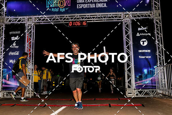 Buy your photos of the eventNeon Night Run 2019 - Brasilia on Fotop