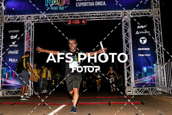 Buy your photos of the eventNeon Night Run 2019 - Brasilia on Fotop