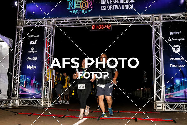 Buy your photos of the eventNeon Night Run 2019 - Brasilia on Fotop