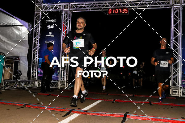 Buy your photos of the eventNeon Night Run 2019 - Brasilia on Fotop