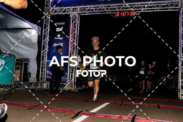Buy your photos of the eventNeon Night Run 2019 - Brasilia on Fotop