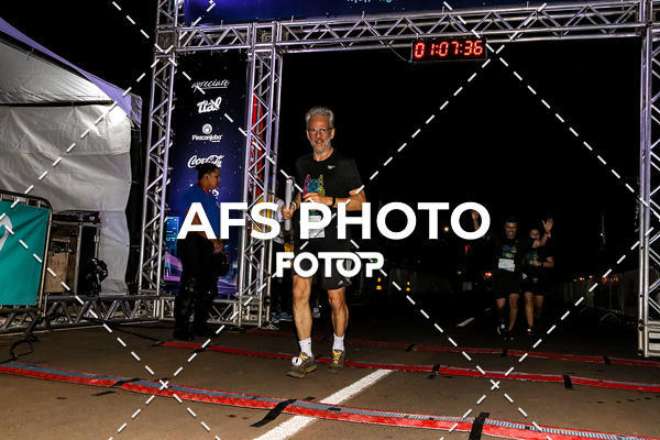Buy your photos of the eventNeon Night Run 2019 - Brasilia on Fotop