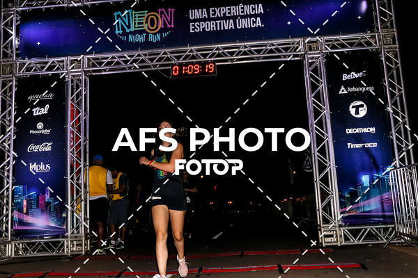 Buy your photos of the eventNeon Night Run 2019 - Brasilia on Fotop