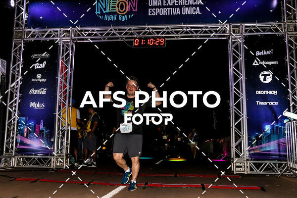 Buy your photos of the eventNeon Night Run 2019 - Brasilia on Fotop