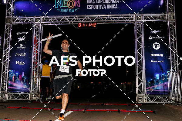 Buy your photos of the eventNeon Night Run 2019 - Brasilia on Fotop