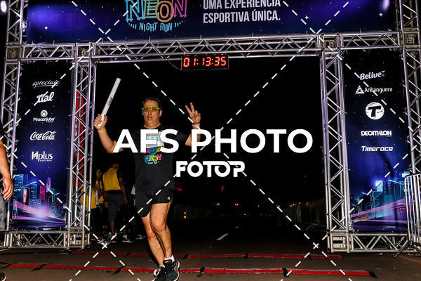 Buy your photos of the eventNeon Night Run 2019 - Brasilia on Fotop