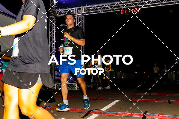 Buy your photos of the eventNeon Night Run 2019 - Brasilia on Fotop