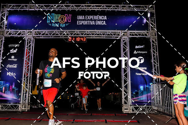 Buy your photos of the eventNeon Night Run 2019 - Brasilia on Fotop