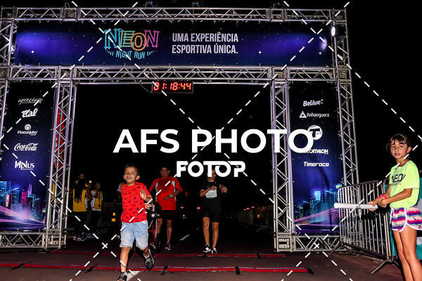 Buy your photos of the eventNeon Night Run 2019 - Brasilia on Fotop