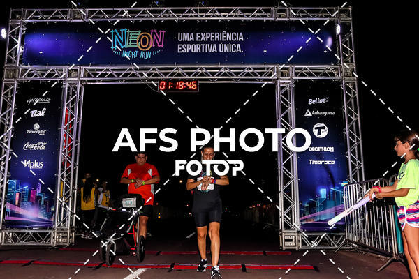 Buy your photos of the eventNeon Night Run 2019 - Brasilia on Fotop
