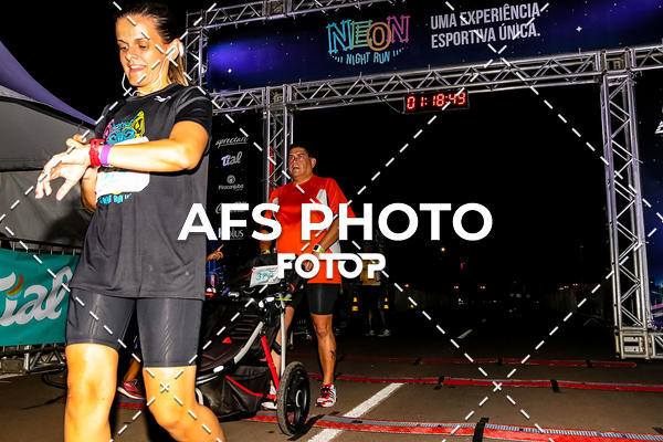 Buy your photos of the eventNeon Night Run 2019 - Brasilia on Fotop