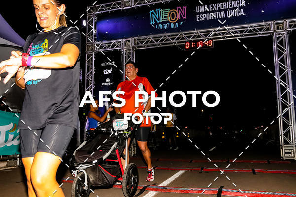 Buy your photos of the eventNeon Night Run 2019 - Brasilia on Fotop