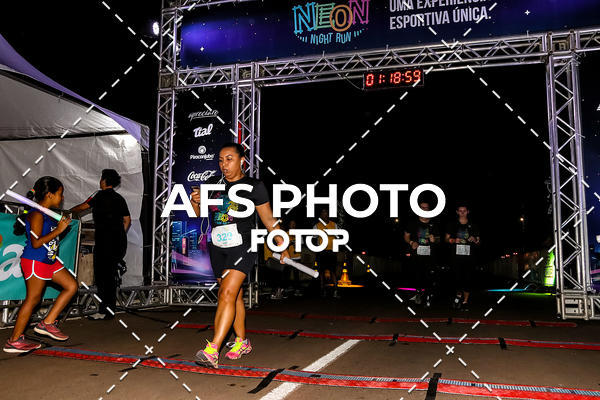Buy your photos of the eventNeon Night Run 2019 - Brasilia on Fotop