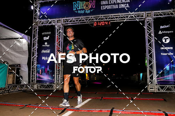 Buy your photos of the eventNeon Night Run 2019 - Brasilia on Fotop