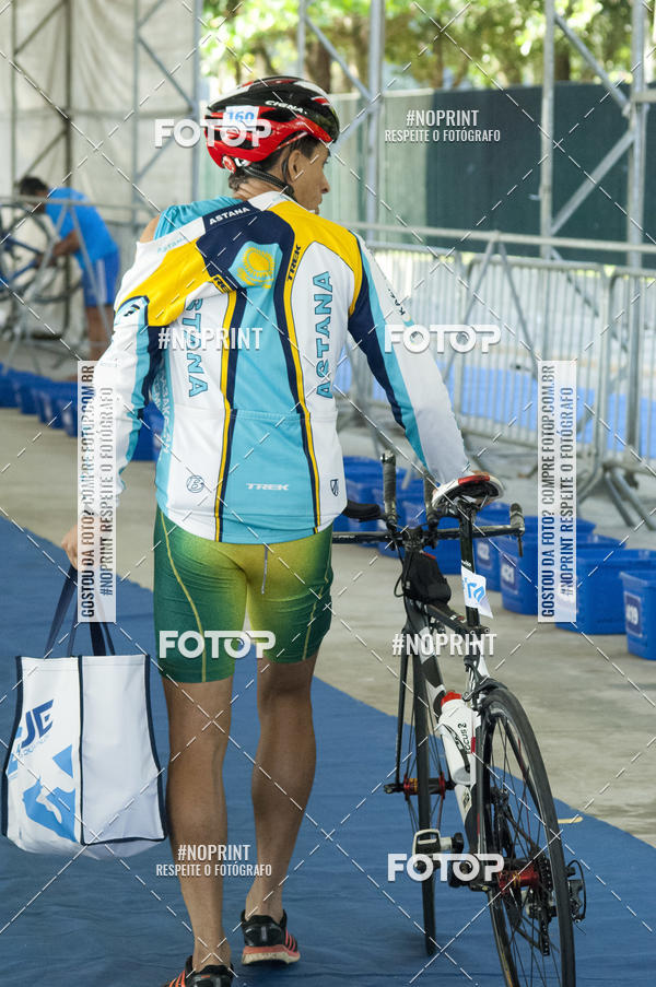 Achetez vos photos de l'vnementBLUE SERIES TRIATHLON BERTIOGA 2019 sur Fotop