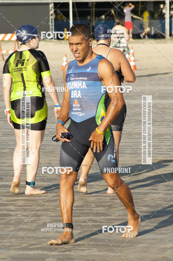 Achetez vos photos de l'vnementBLUE SERIES TRIATHLON BERTIOGA 2019 sur Fotop