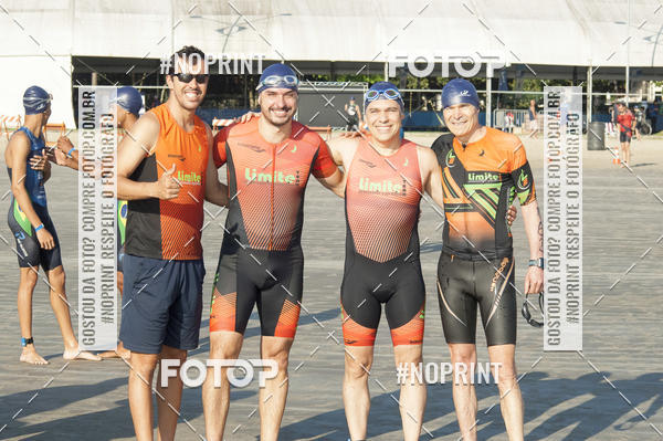 Achetez vos photos de l'vnementBLUE SERIES TRIATHLON BERTIOGA 2019 sur Fotop