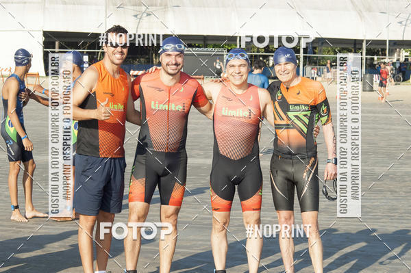 Achetez vos photos de l'vnementBLUE SERIES TRIATHLON BERTIOGA 2019 sur Fotop